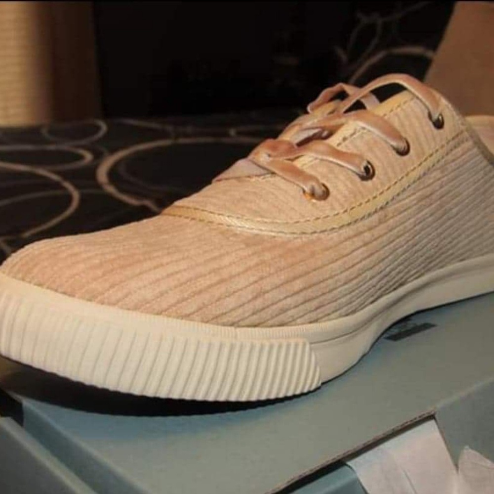 Shoes - Picture 3 of 5